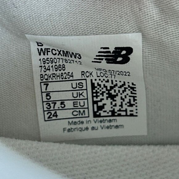 New Balance FuelCell Rebel Athletic Running Shoes Womens 7 White Gold Low Top - Picture 9 of 10